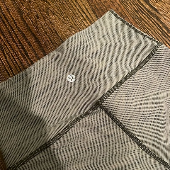lululemon capri leggings - Picture 3 of 3